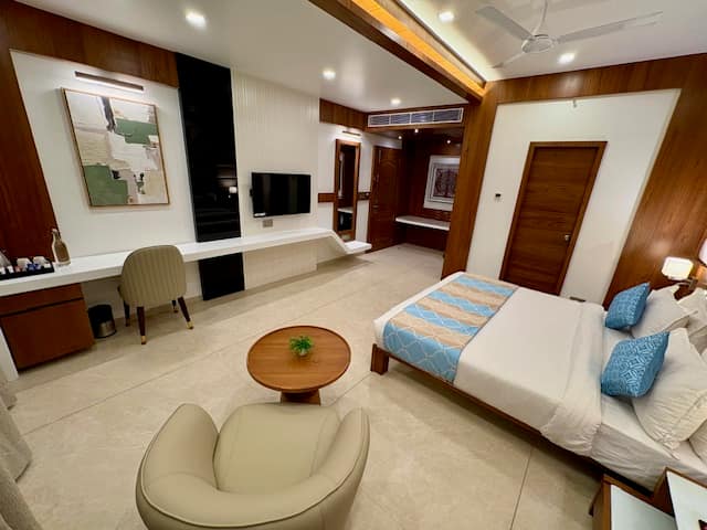 Deluxe Room 3
