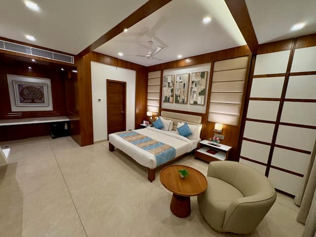 Deluxe Room 4