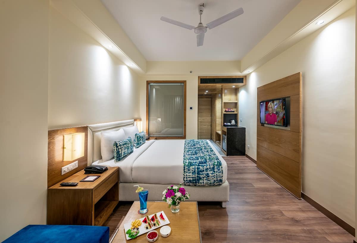 Club King Room