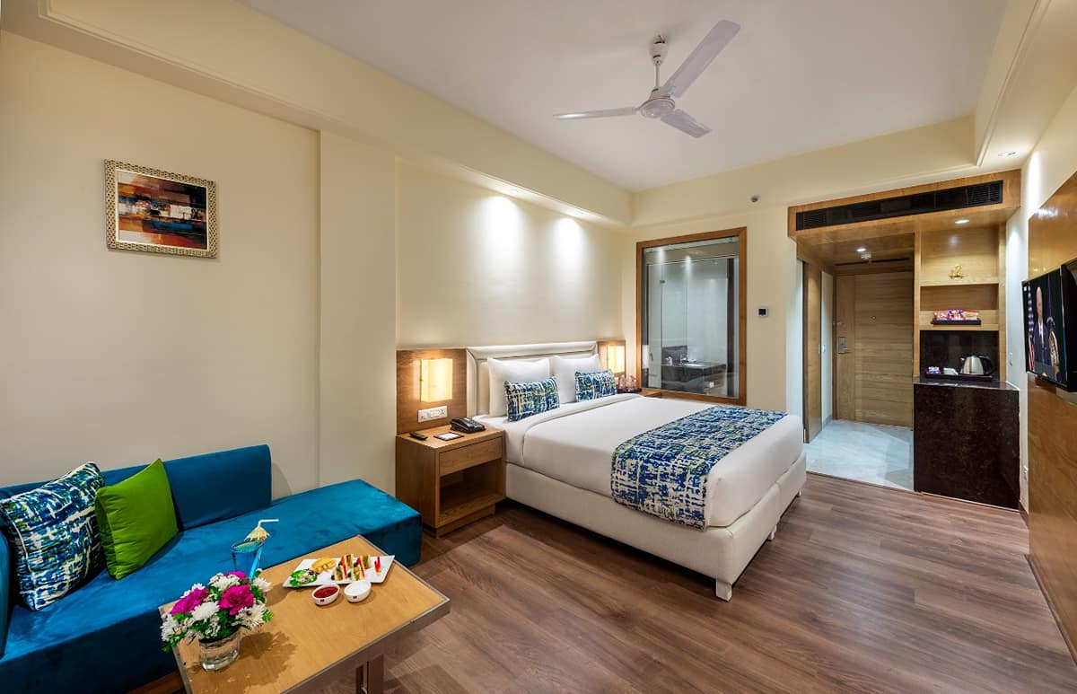 Club King Room 2