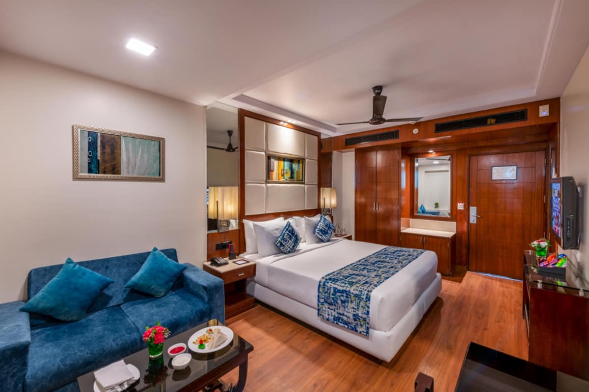 Club King Room