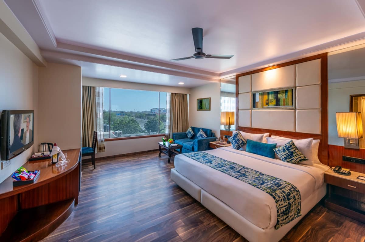 Club King Room 2