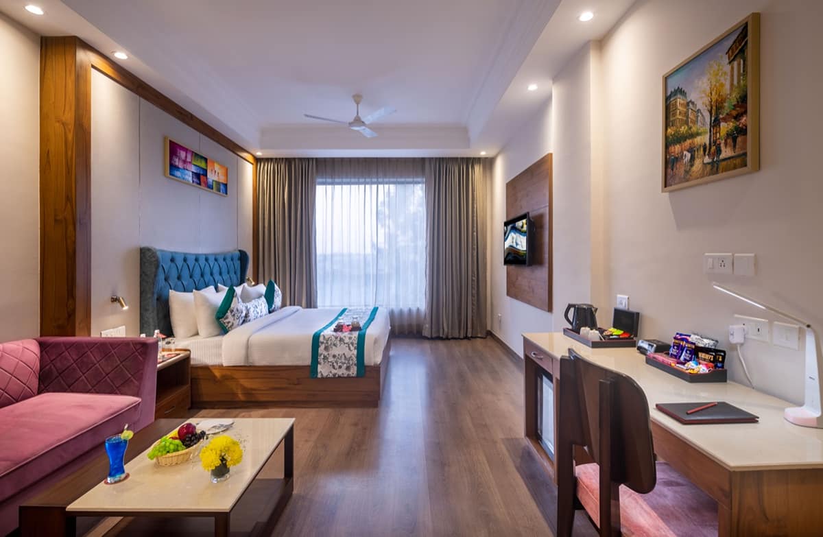 Club Room 4