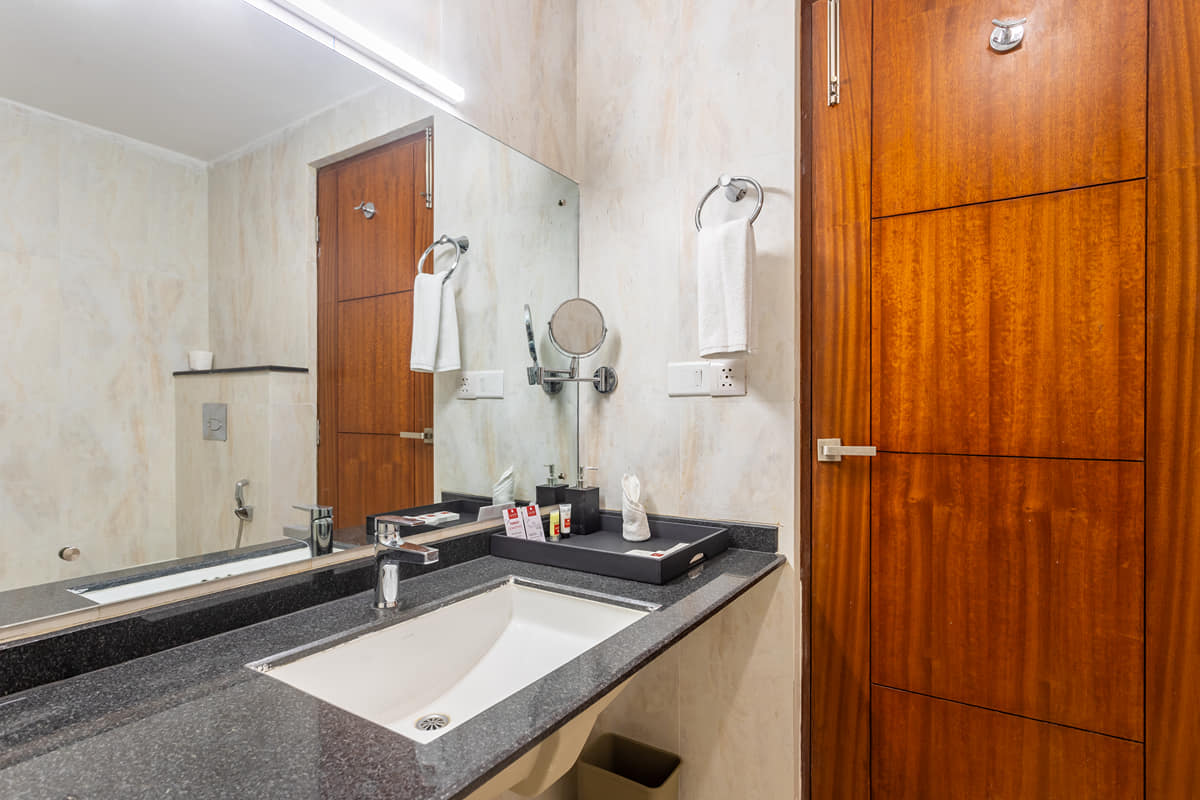 Deluxe King Room 2