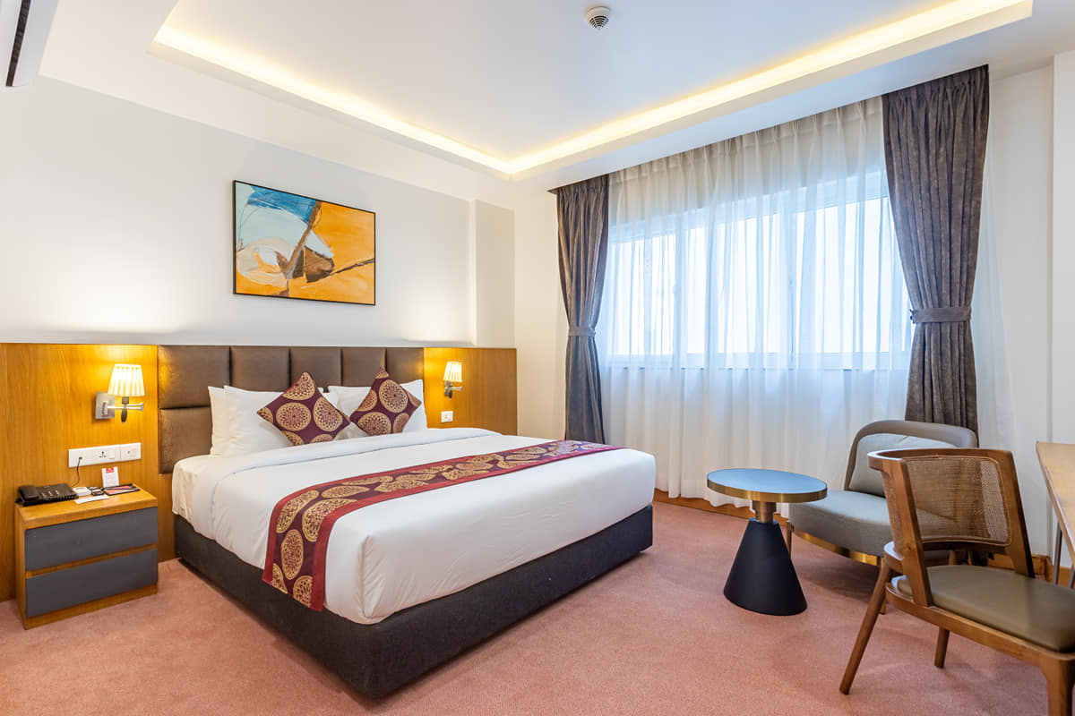 Deluxe King Room 5