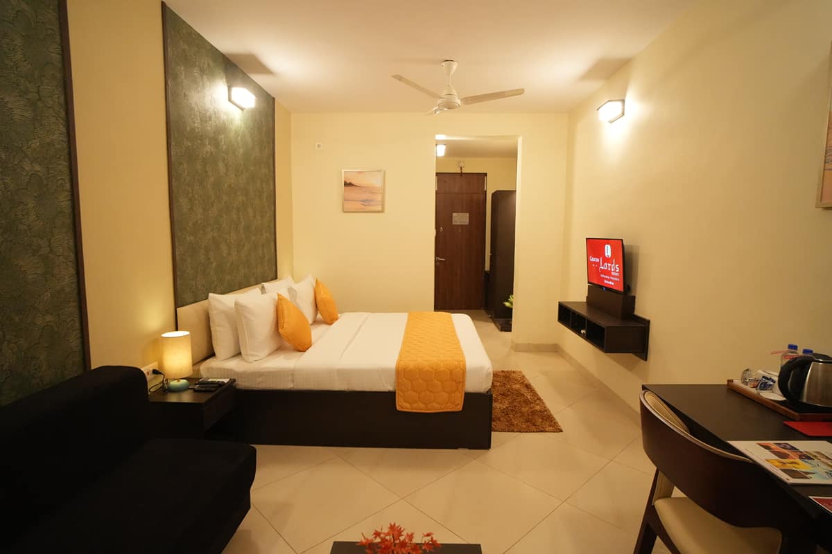 Club Room 4