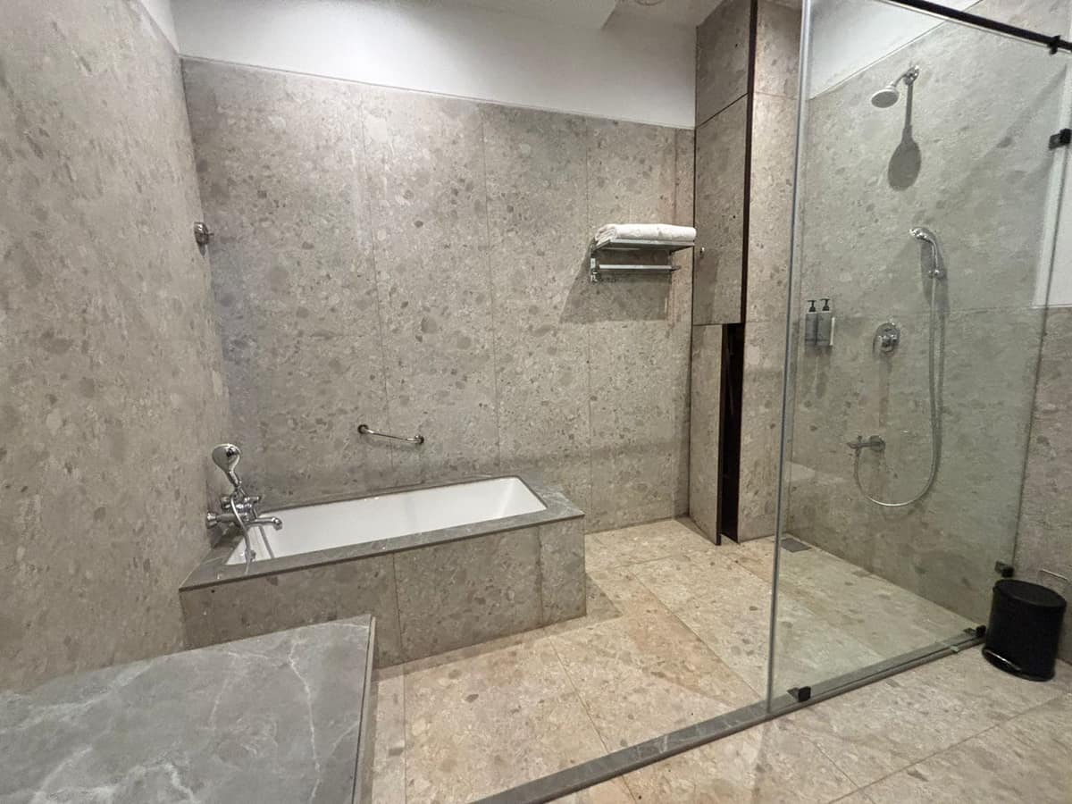 Luxury Suite 3
