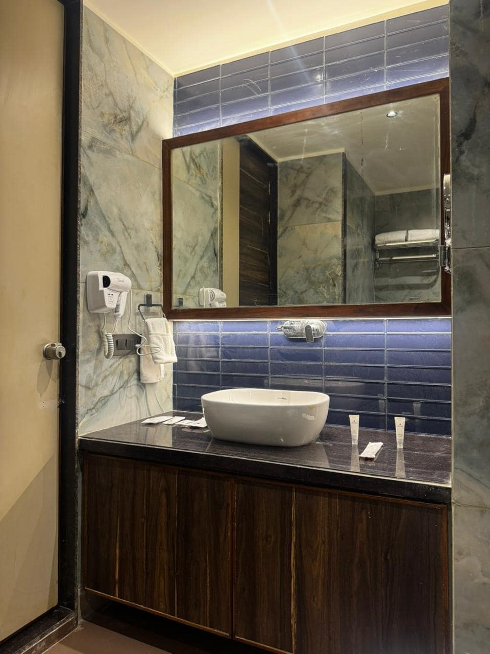 Deluxe King Room 2